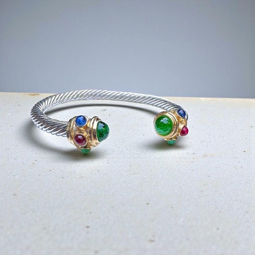 🌺SilverTwisted Cuff with Glass Stones